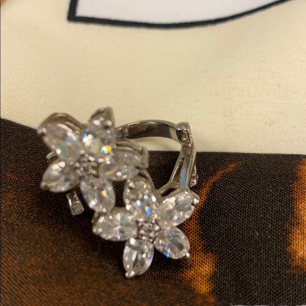 Beautiful fashion jewelry flower Ring with crystal